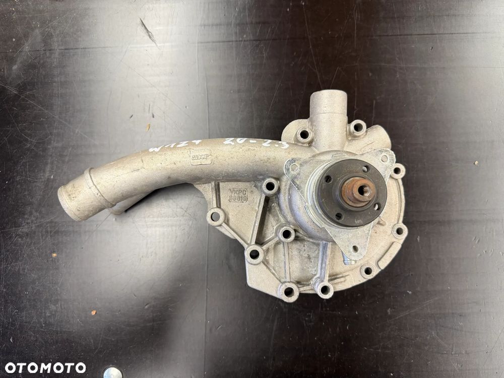 Pompa wody SKF VKPC 88619 Mercedes W124 W201 2.0 2.3 - 1