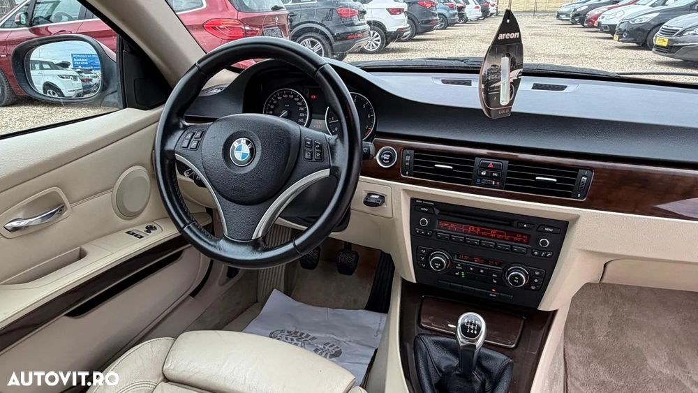 BMW Seria 3 320i - 12