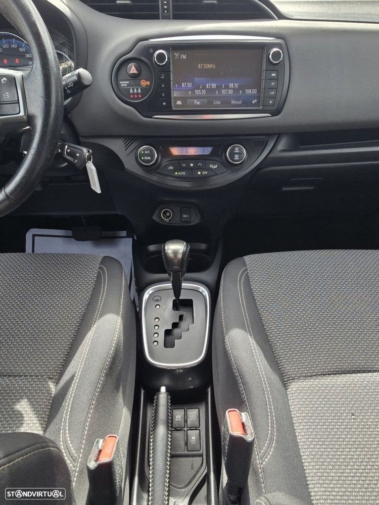Toyota Yaris 1.5 HSD Comfort - 15