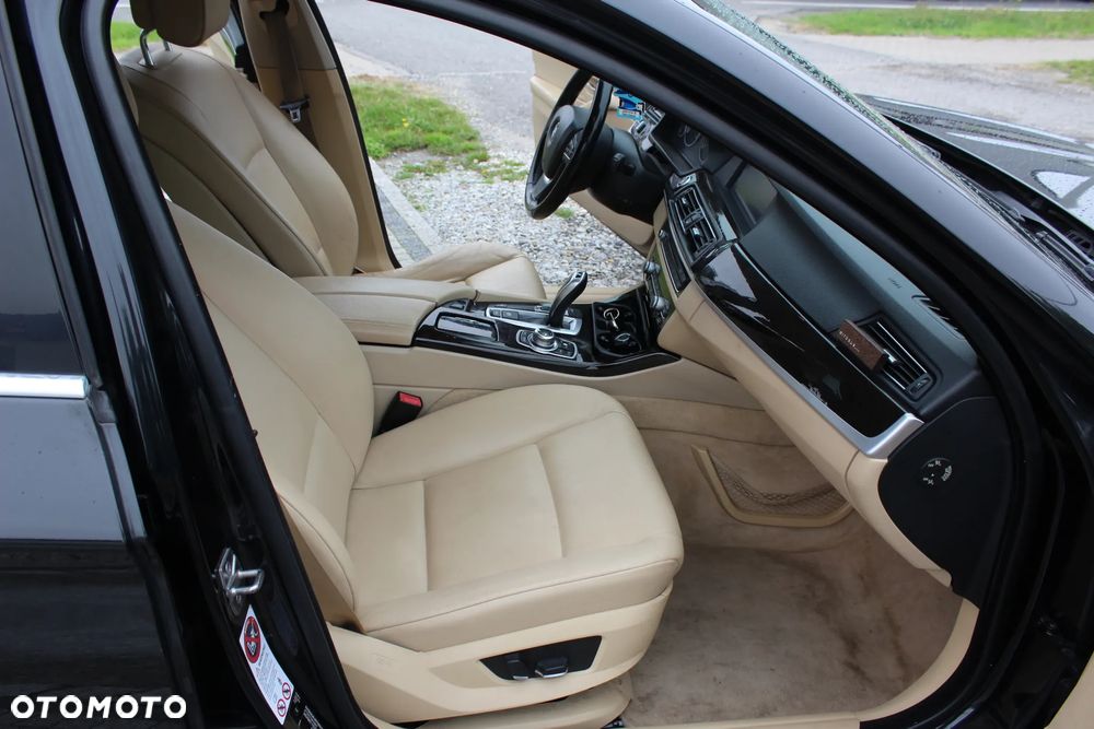 BMW Seria 5 520d Luxury Line - 23