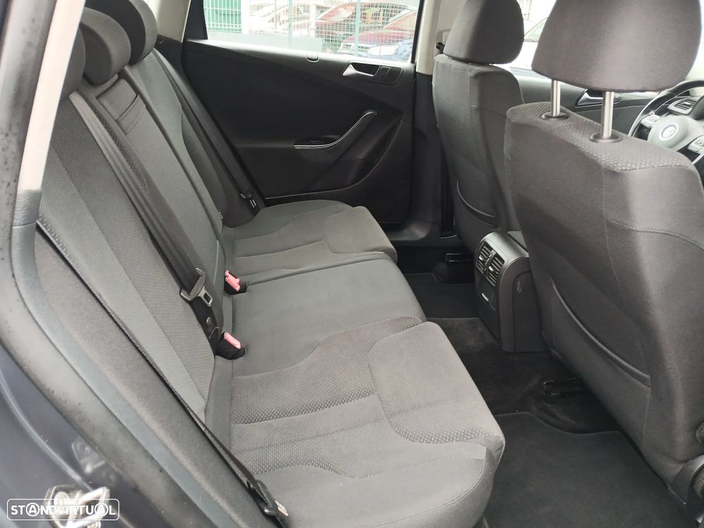 VW Passat 1.6 TDI BlueMotion - 19