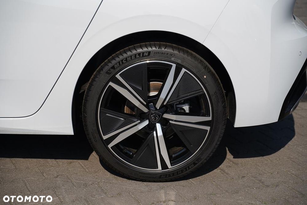 Peugeot 308 1.2 mHEV GT S&S e-DCS6 - 27
