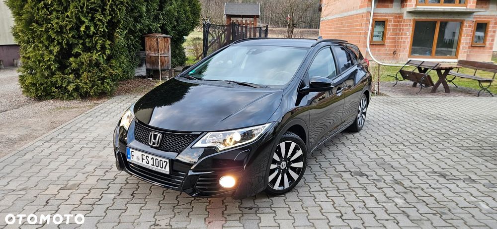 Honda Civic 1.6 i-DTEC Executive Black Edition - 1