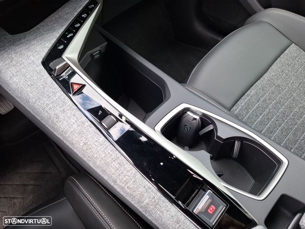 Peugeot 3008 1.2 Hybrid Allure e-DCS6 - 19