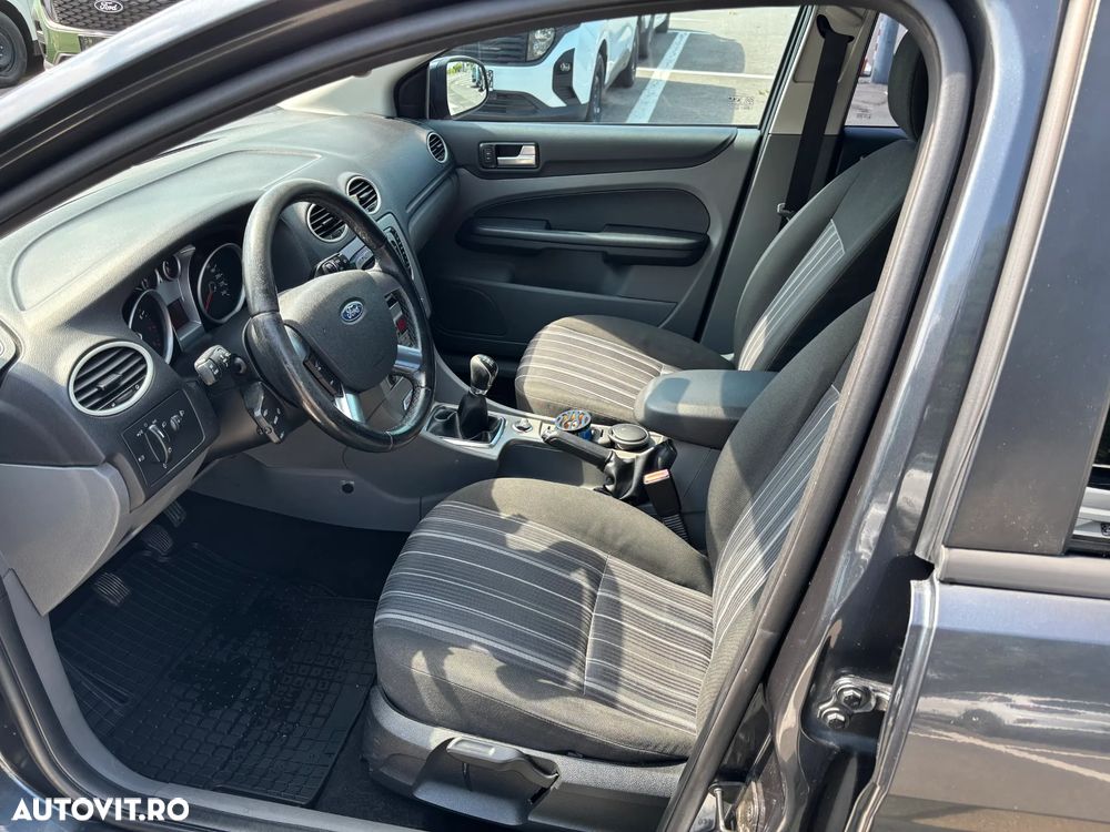 Ford Focus 1.6i Ambiente - 6
