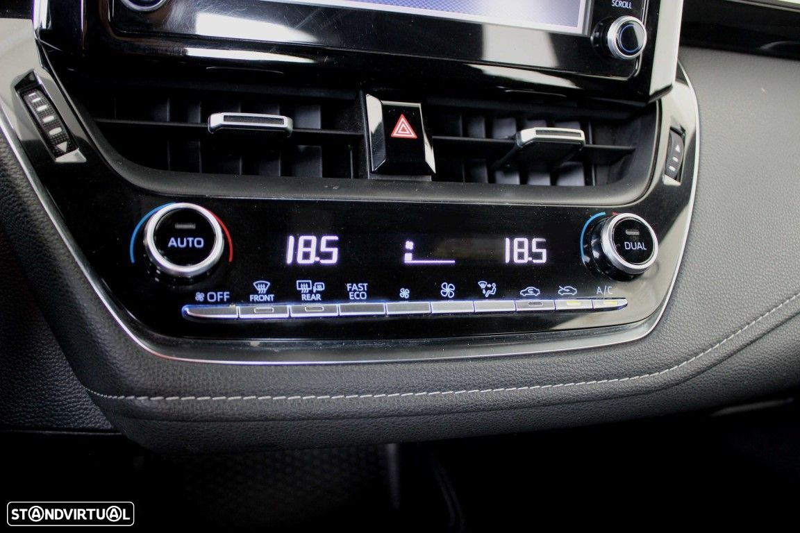 Toyota Corolla 1.8 Hybrid Comfort - 29