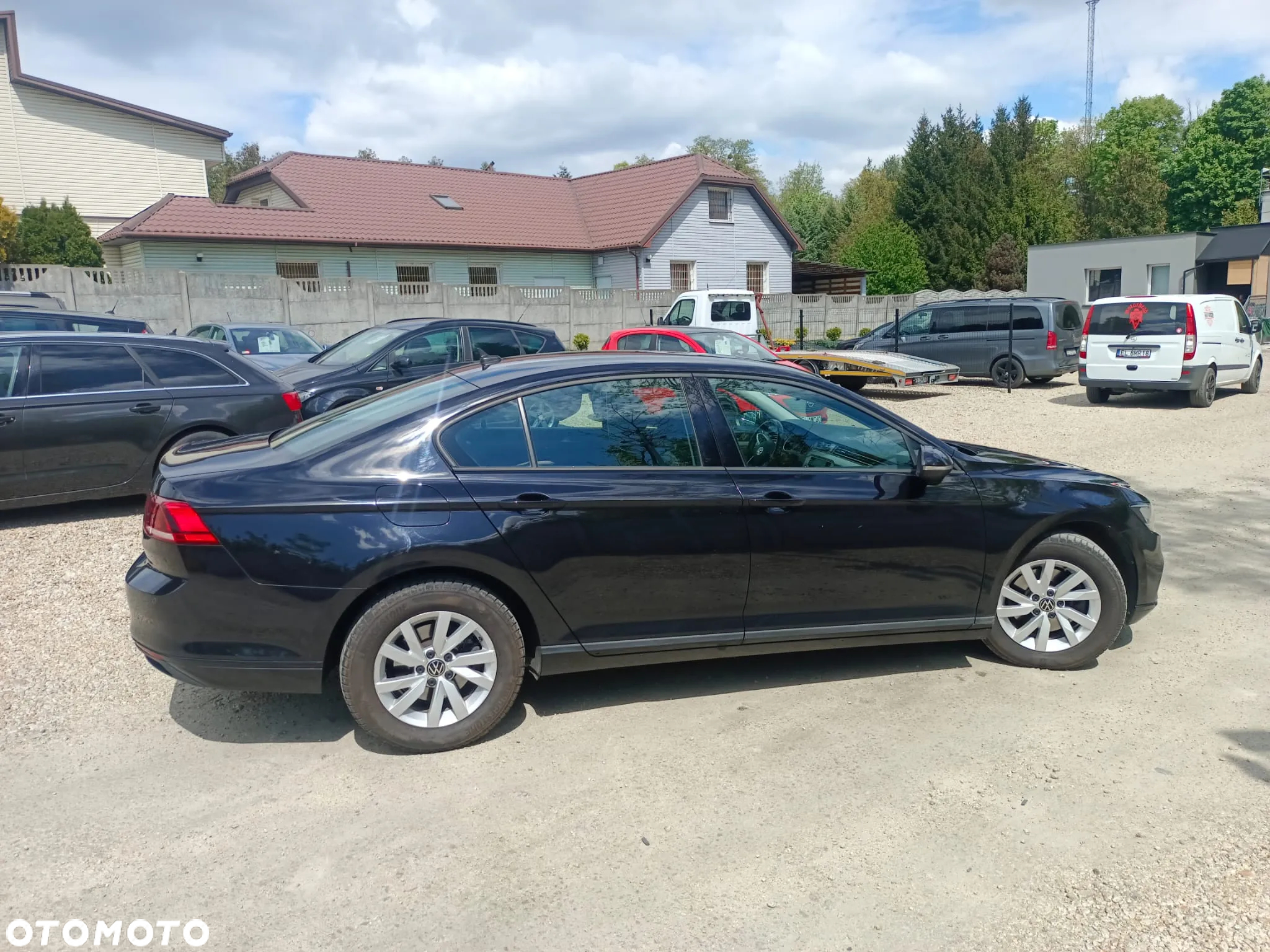 Volkswagen Passat - 12