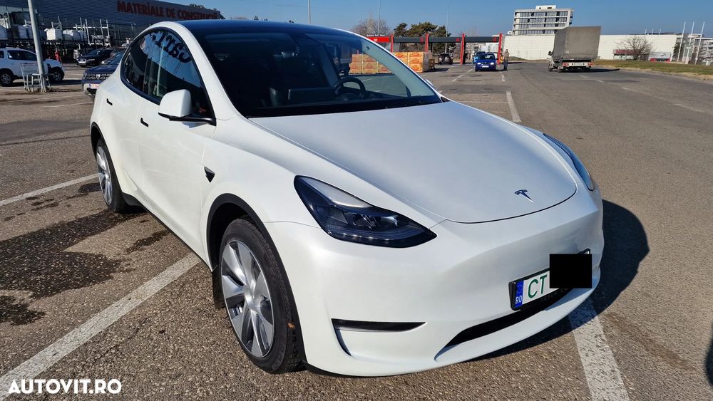 Tesla Model Y - 1