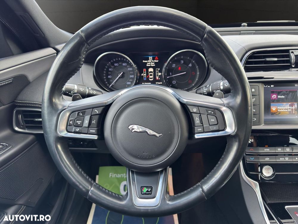 Jaguar XE - 9
