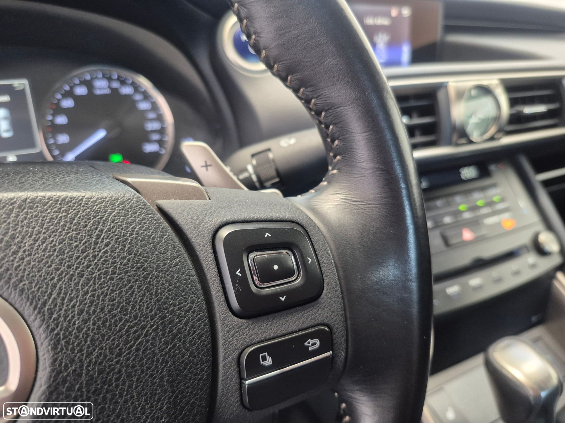 Lexus IS 300H Sport Edition - 15