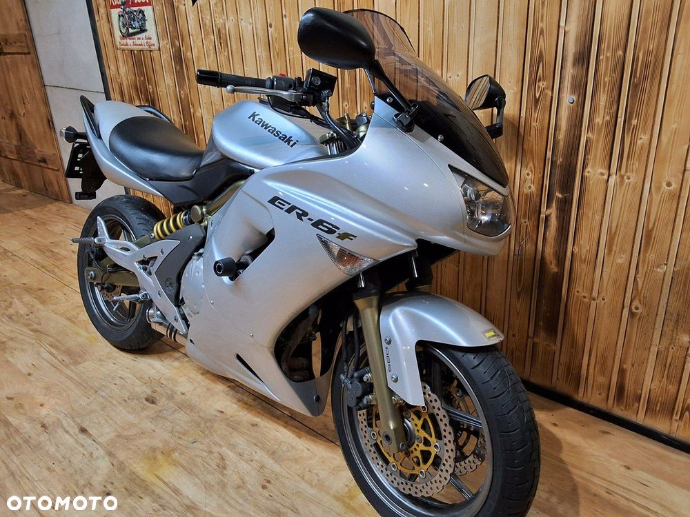 Kawasaki ER - 8