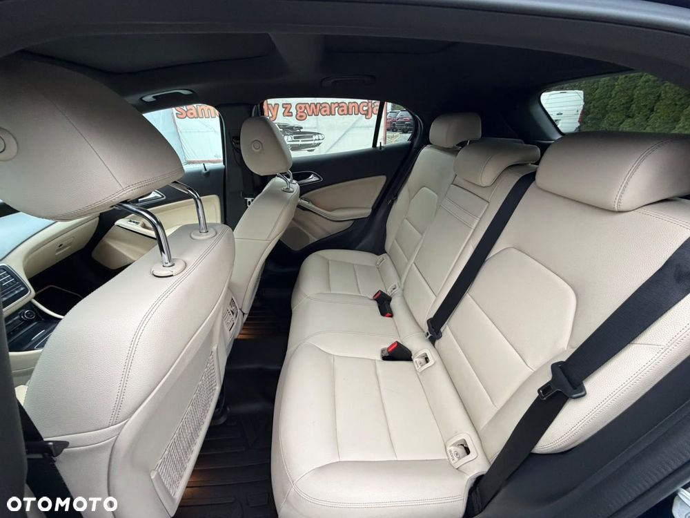 Mercedes-Benz GLA 250 7G-DCT Style - 24