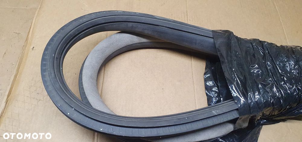 Uszczelka drzwi prawy przód przednia VW Passat B5 - 3