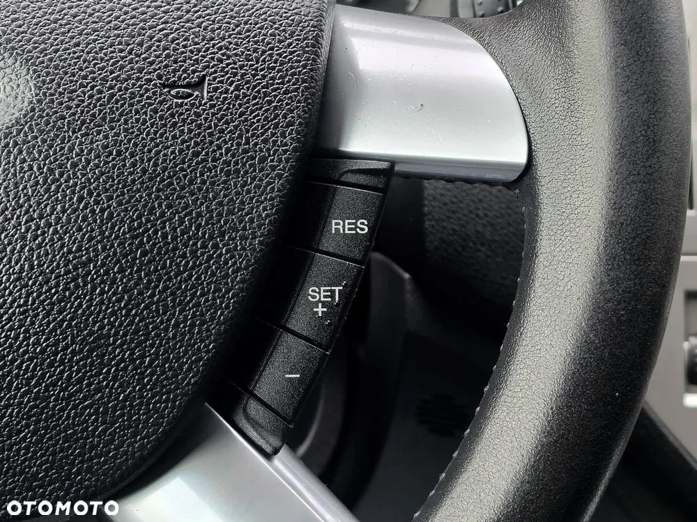 Ford Kuga 2.0 TDCi 2x4 Titanium - 34