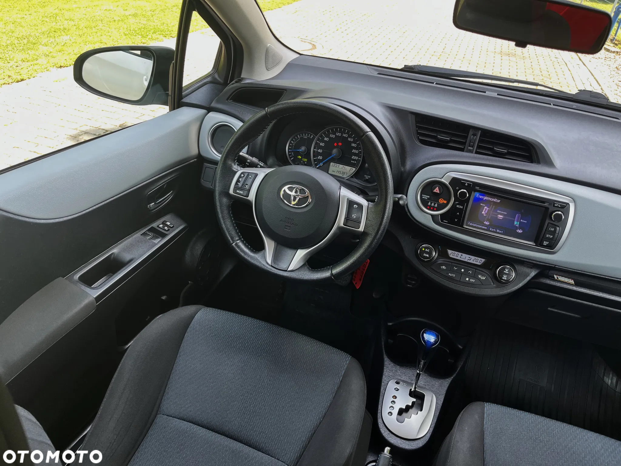 Toyota Yaris Hybrid 100 Premium - 15