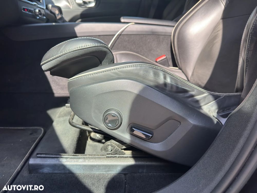 Volvo XC 60 D5 AWD Geartronic RDesign - 29
