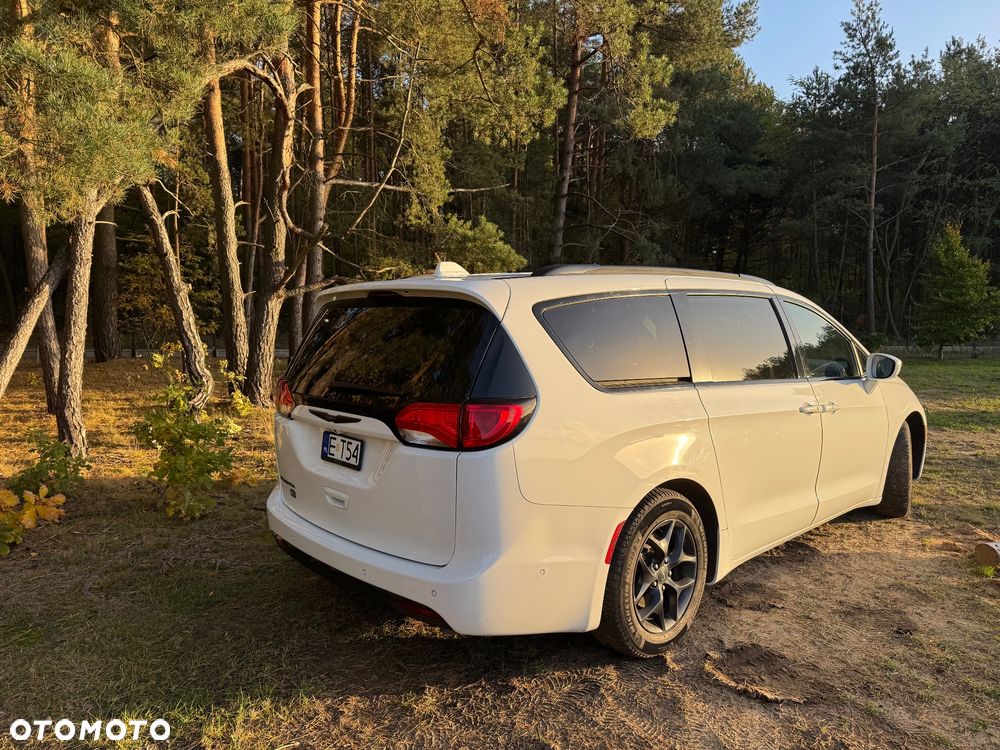 Chrysler Pacifica - 6