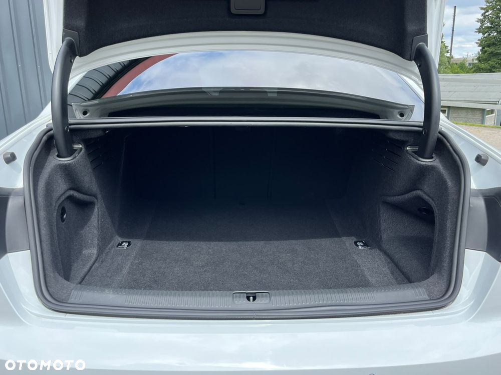 Audi A4 Limousine 35 TFSI mHEV S Line S tronic - 35