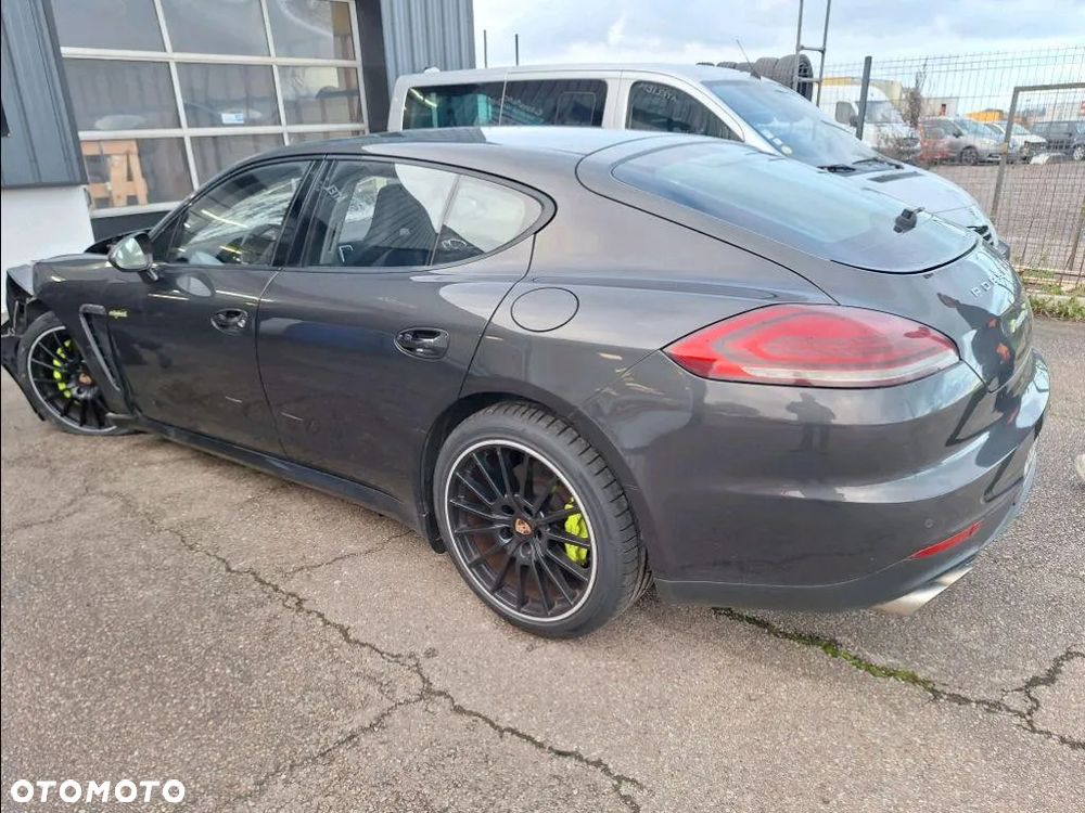 Porsche Panamera - 3