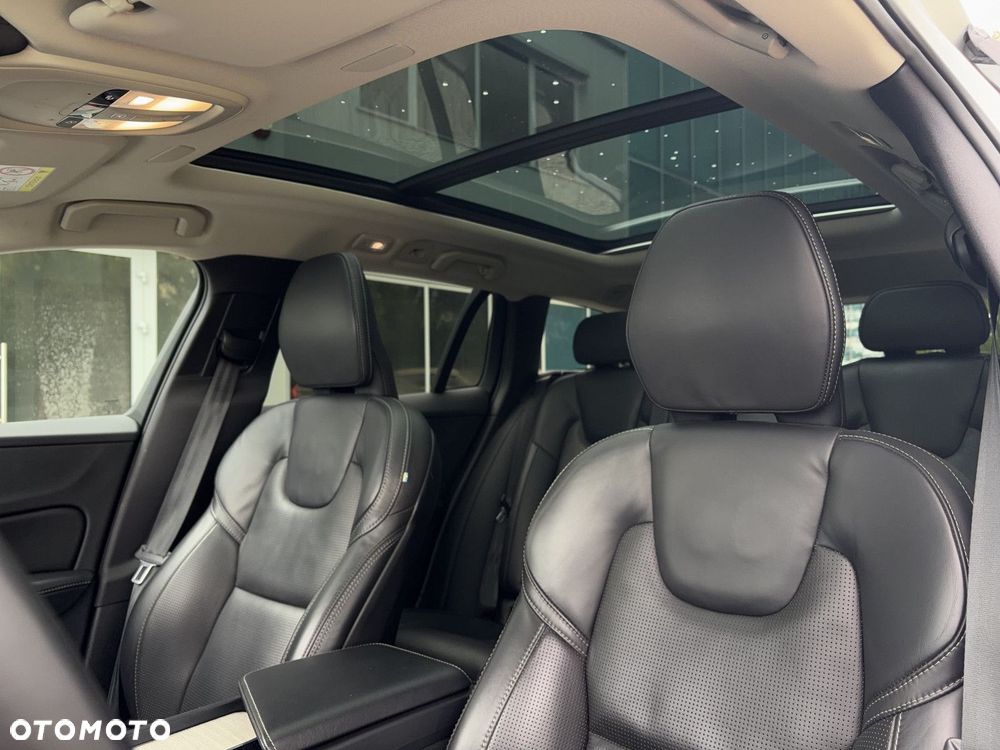 Volvo V60 Cross Country - 11