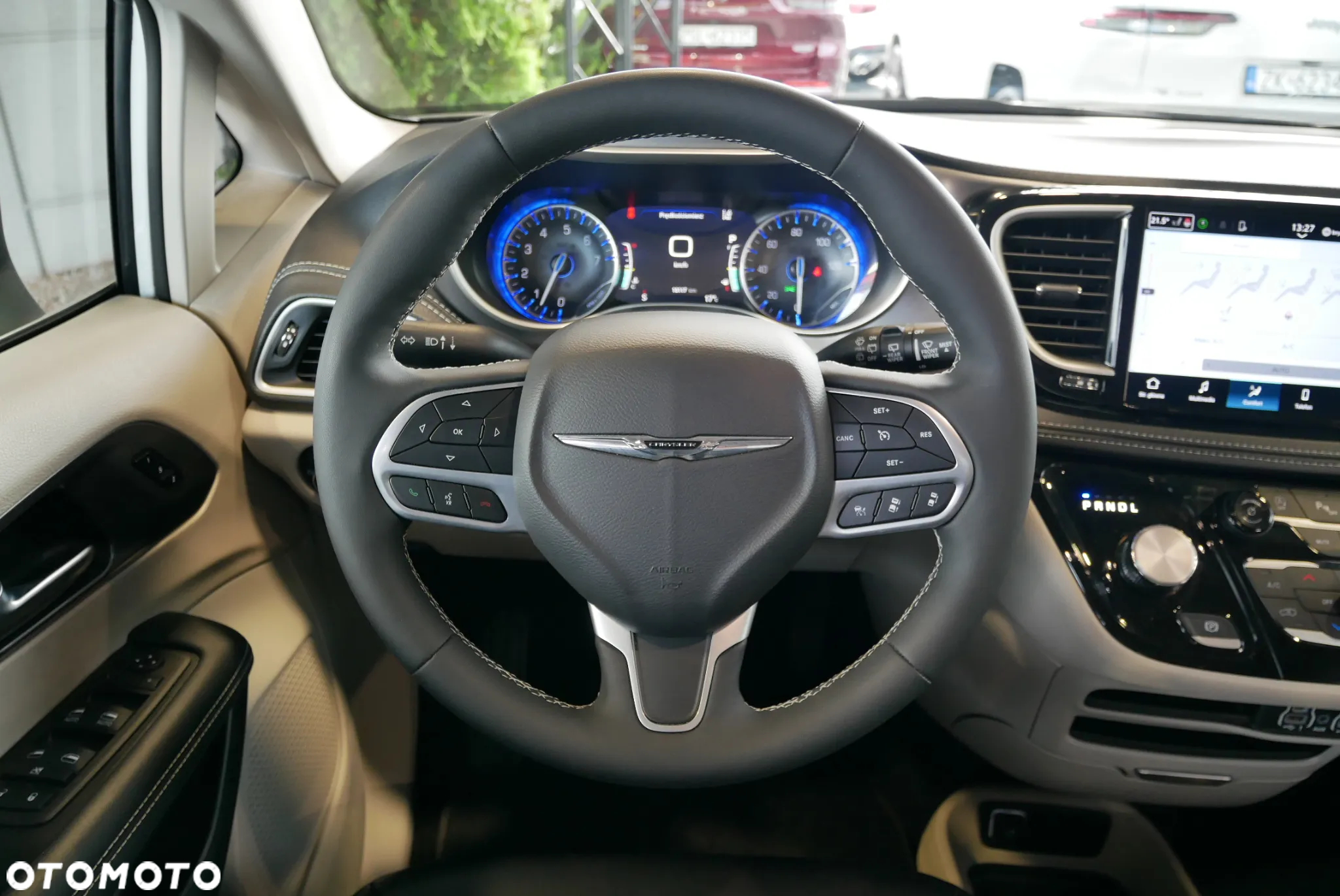 Chrysler Pacifica - 17