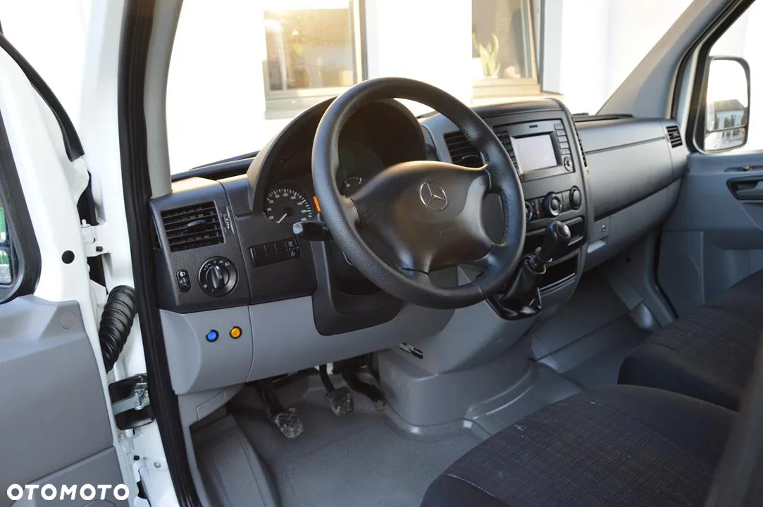 Mercedes-Benz Sprinter - 15