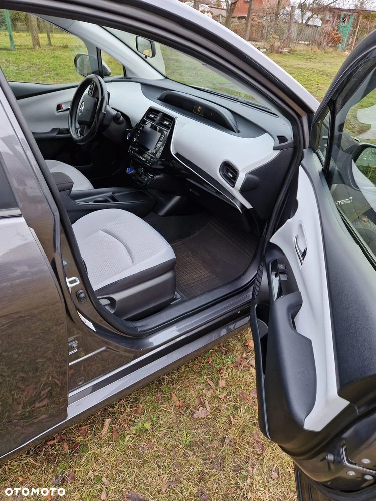 Toyota Prius Hybrid - 12