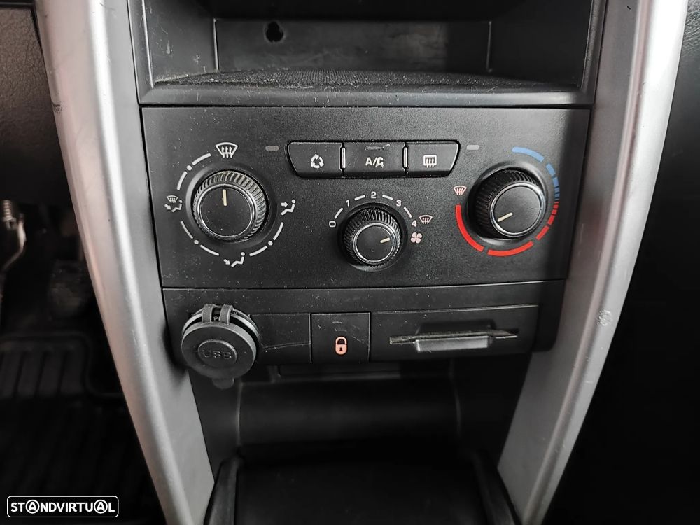 Peugeot 207 1.4 HDi Urban - 27