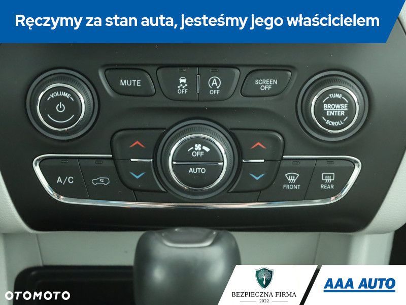 Jeep Cherokee - 16