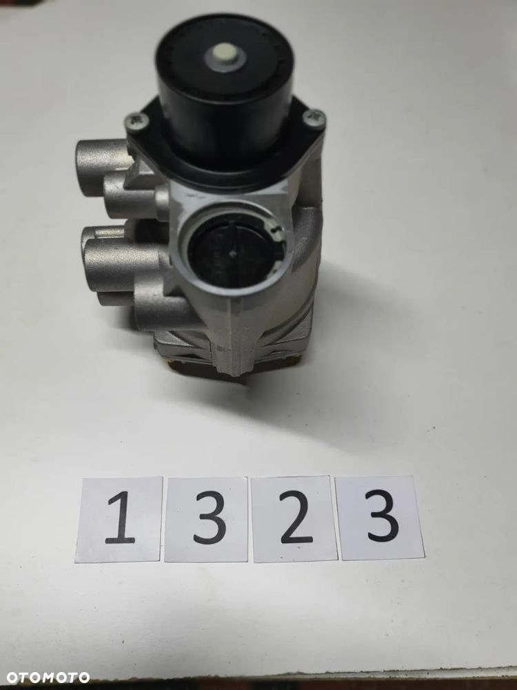 Zawór hamulca naczepy Mercedes Actros, Atego, Axor, Econic, A 0004319513, Haldex 355094001 - 3