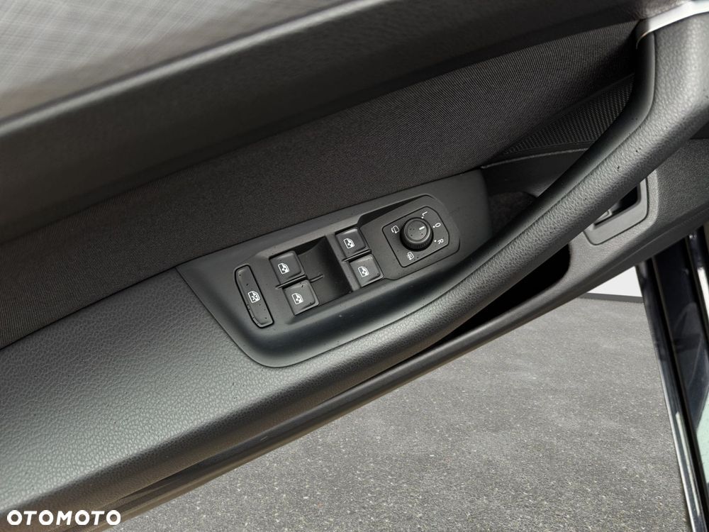 Volkswagen Passat Variant 2.0 TSI Business DSG - 28