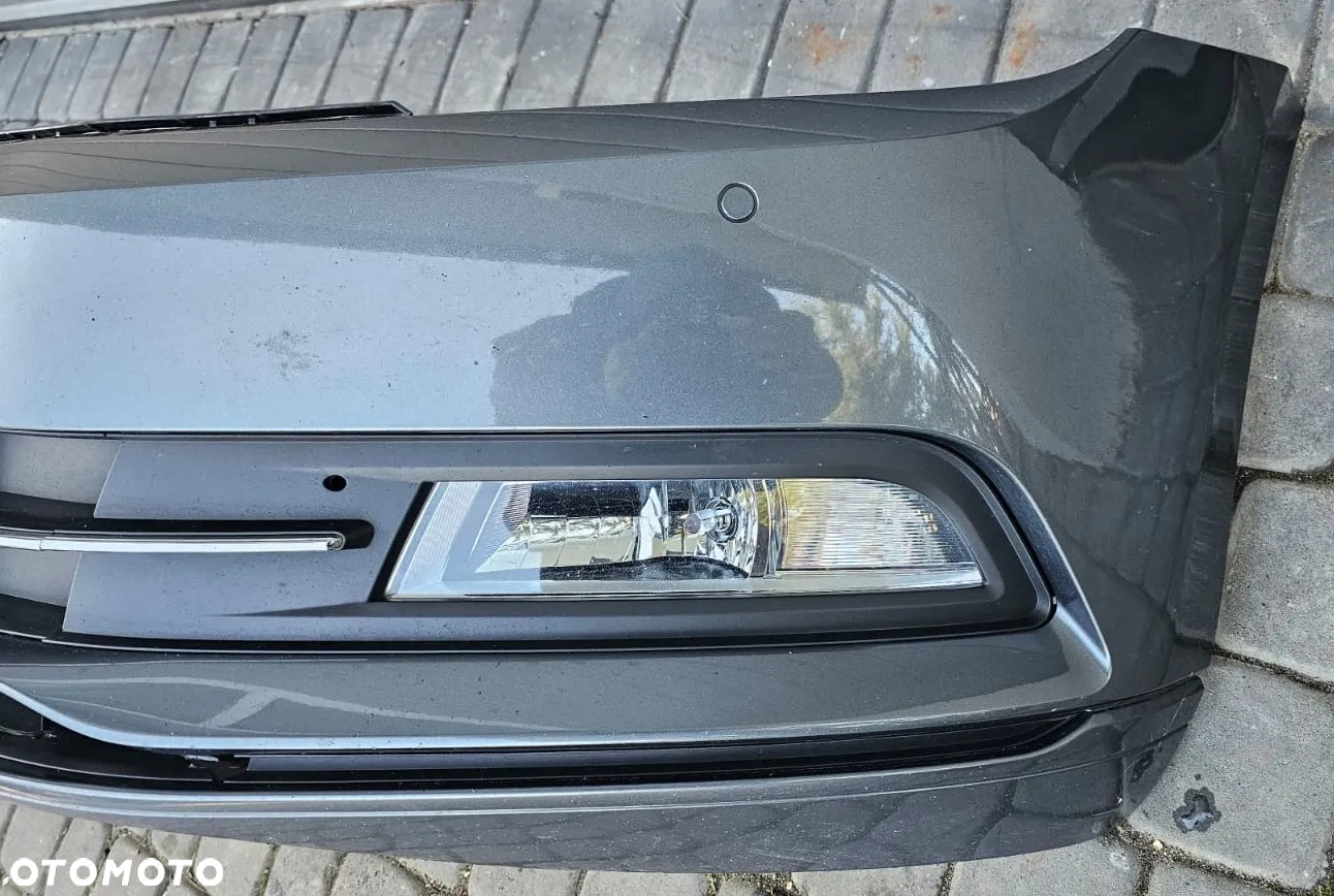 VW Passat B8  zderzak  przód  przedni  LR7H - 3