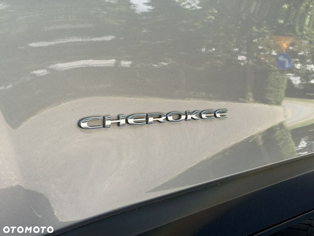 Jeep Cherokee - 11