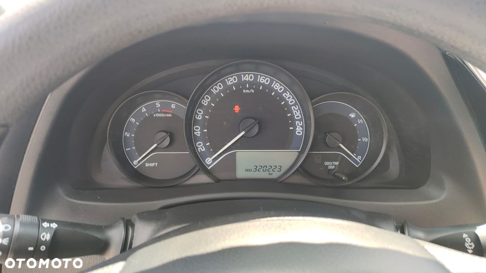 Toyota Auris 1.4 D-4D Business Edition - 11