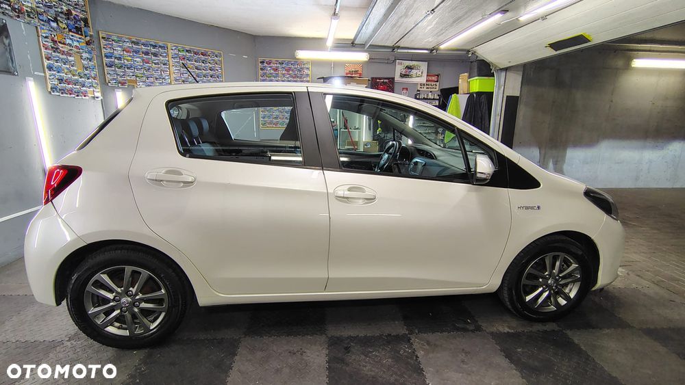 Toyota Yaris Hybrid 100 Premium - 6