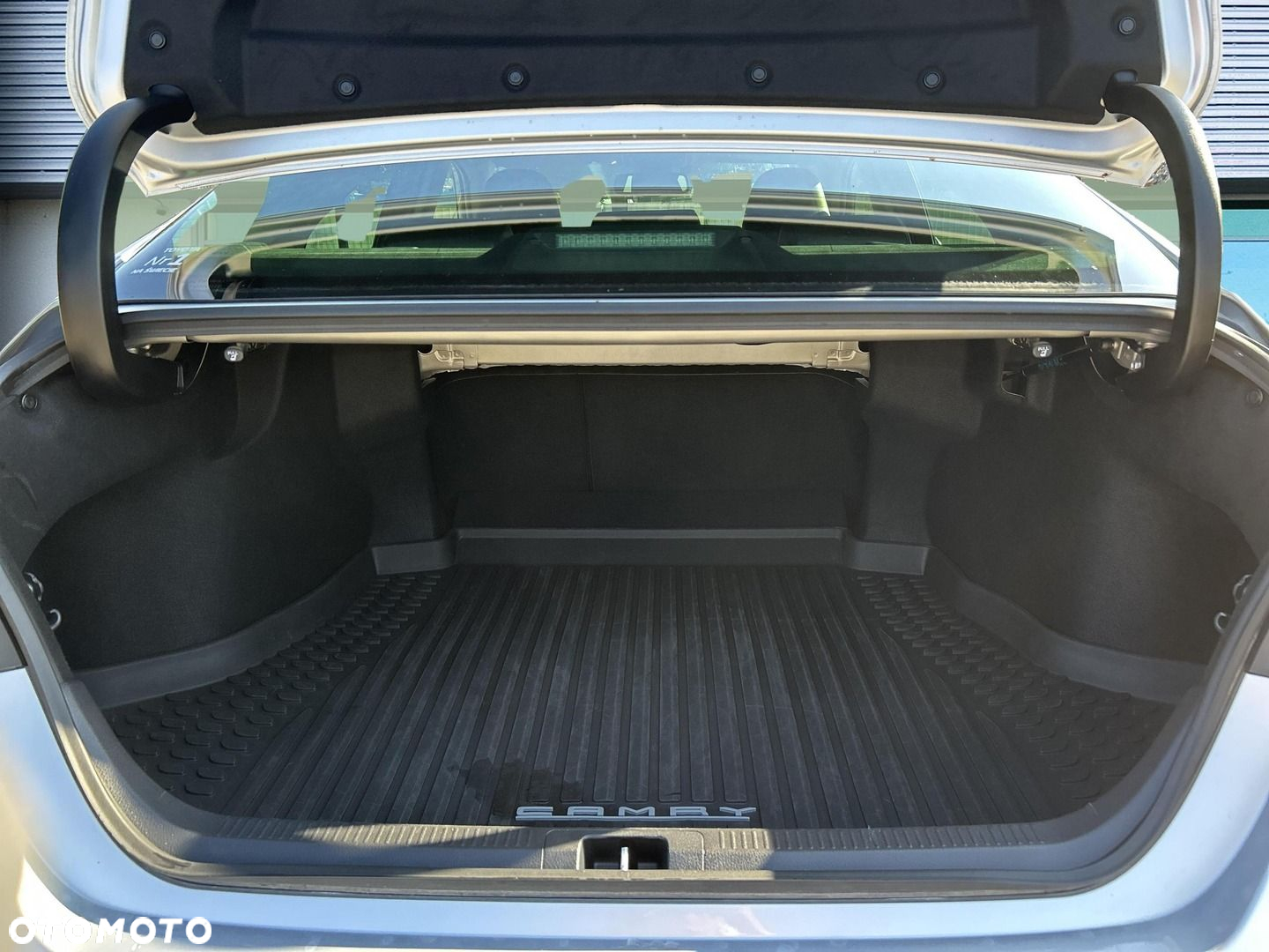 Toyota Camry 2.5 Hybrid Executive CVT - 10