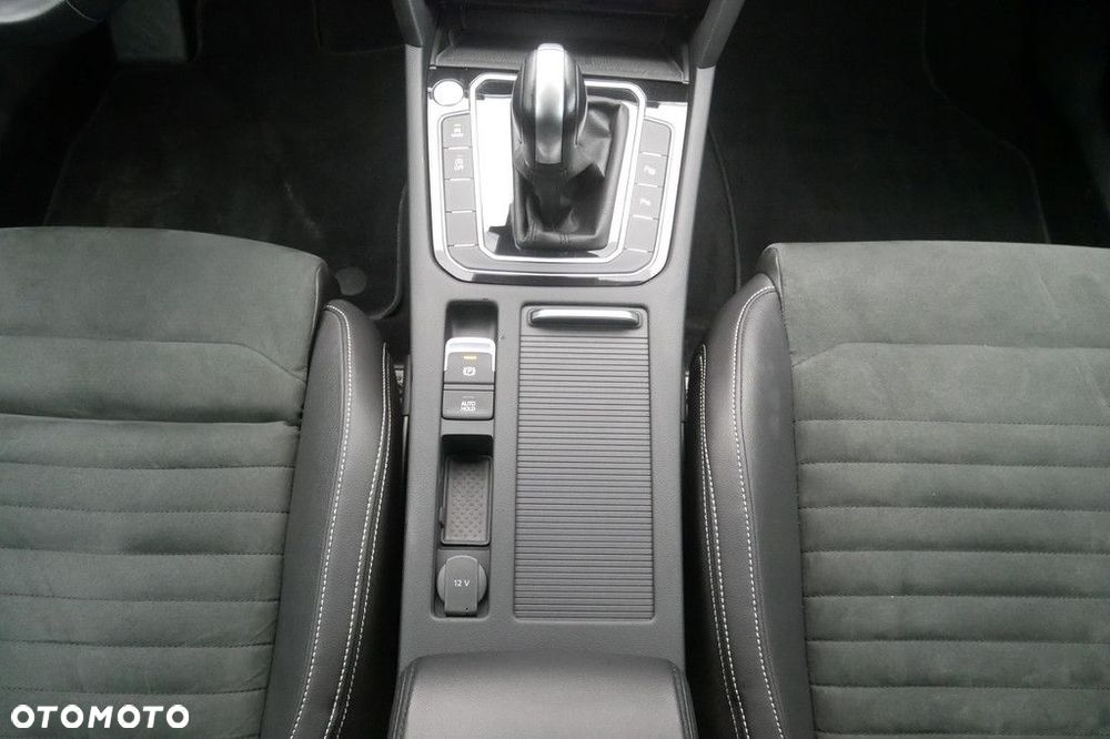 Volkswagen Passat Variant 2.0 TSI Elegance DSG - 11