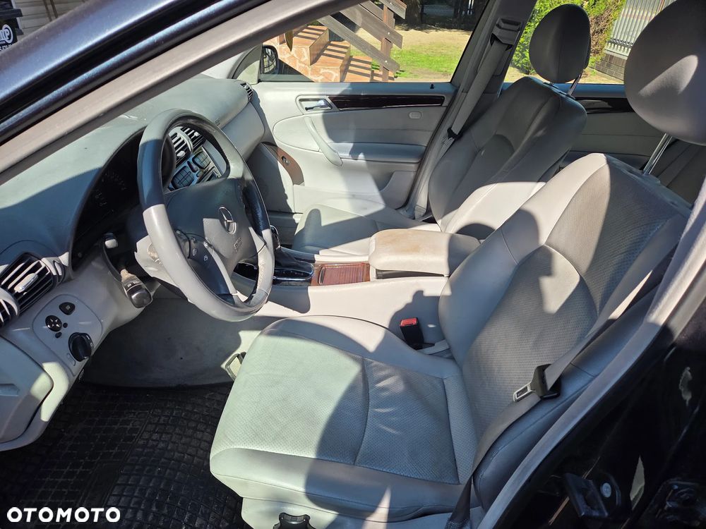 Mercedes-Benz Klasa C 240 Elegance 4-Matic - 8