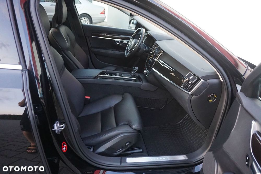 Volvo V90 D4 Momentum - 16