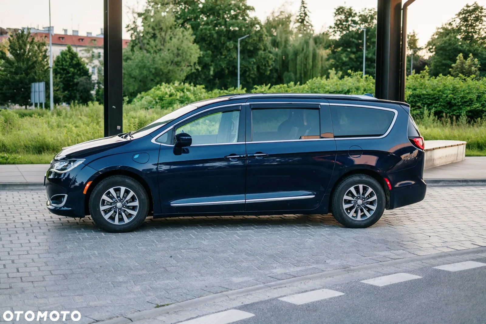 Chrysler Pacifica - 4