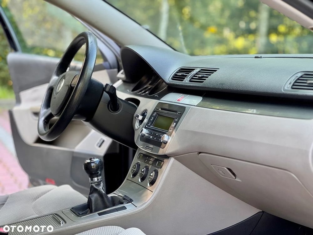 Volkswagen Passat 1.9 TDI Comfortline - 30
