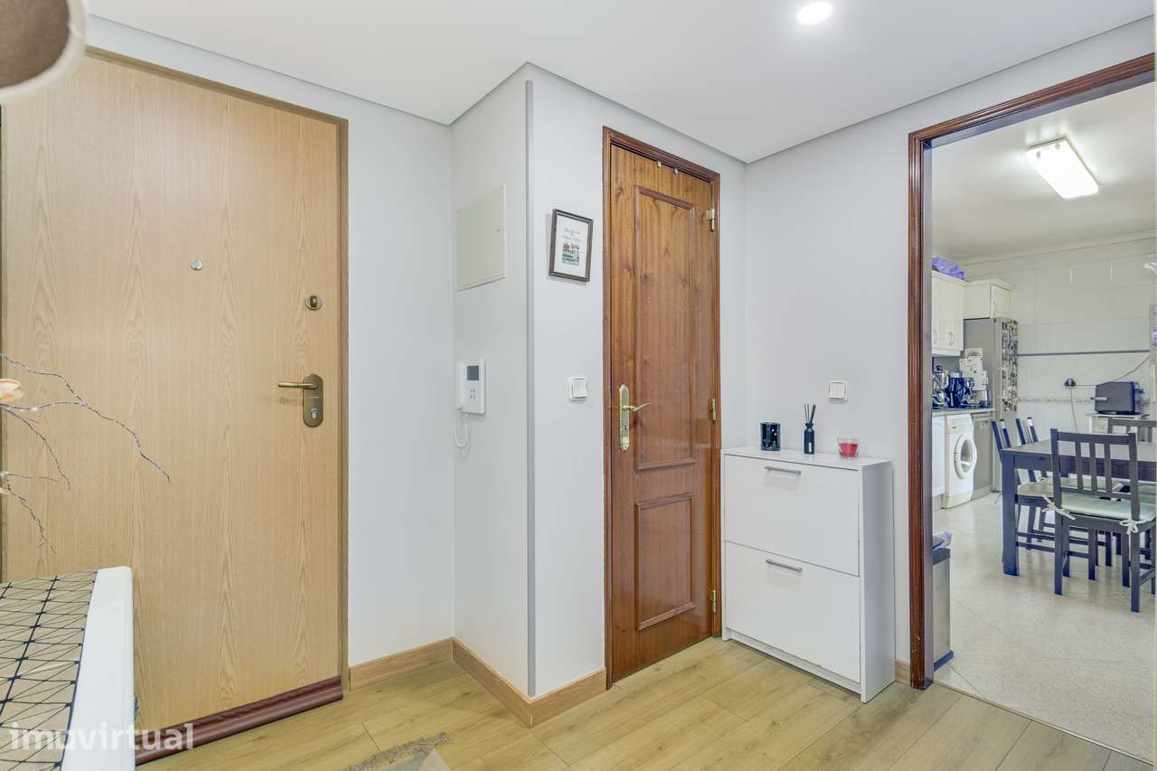 APARTAMENTO T2 | BOM SUCESSO | TRES VARANDAS FECHADAS | GARAGEM - Grande imagem: 3/35