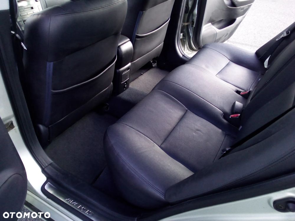 Toyota Avensis - 18