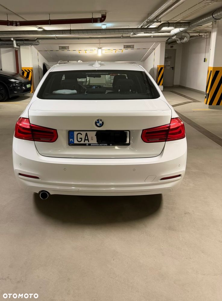 BMW Seria 3 318i - 9