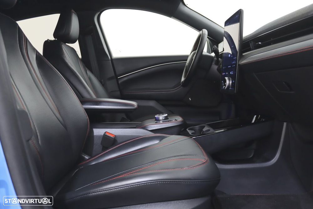 Ford Mustang Mach-E AWD PREMIUM - 11