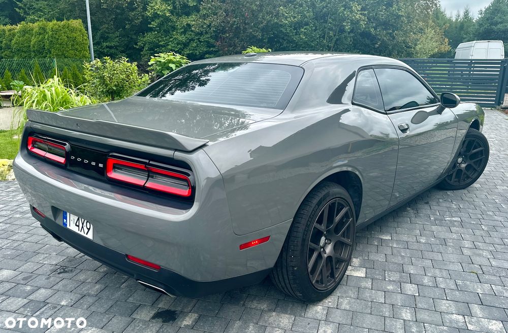 Dodge Challenger - 7