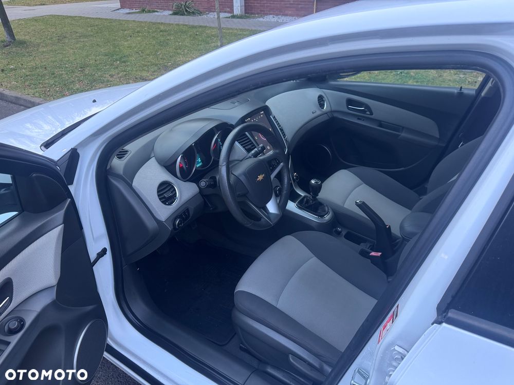 Chevrolet Cruze 1.6 - 9