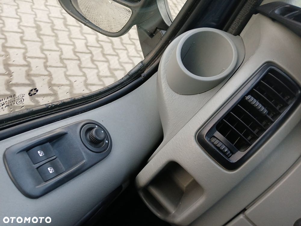 Renault Trafic - 25