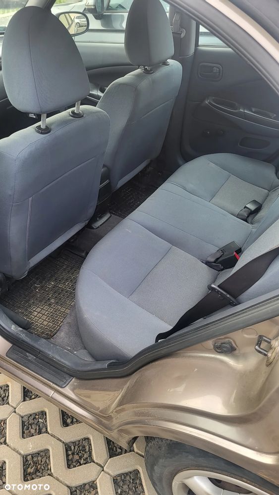 Nissan Almera 1.5 Base - 5
