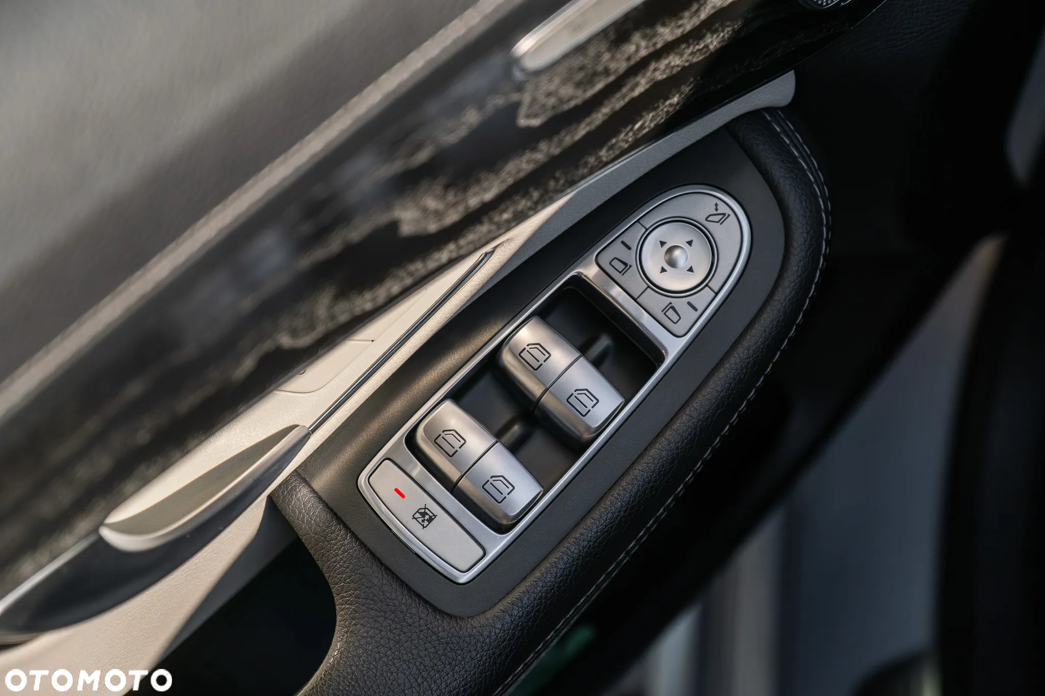 Mercedes-Benz Klasa C 250 (BlueTEC) d 4Matic T 7G-TRONIC AMG Line - 27
